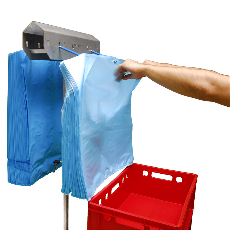 Ruční vkládání sáčků do krabice