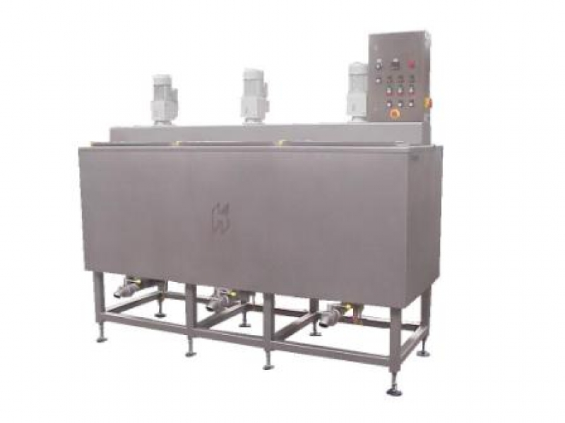 Středně velké tavicí nádrže