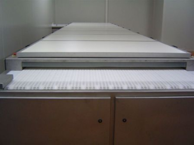 Poziome tunele chłodzące do form do czekolady