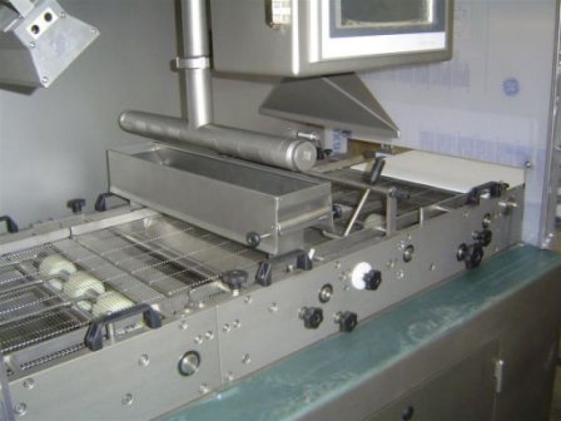 Urządzenie do oblewania czekoladą dla średnich mocy produkcyjnych