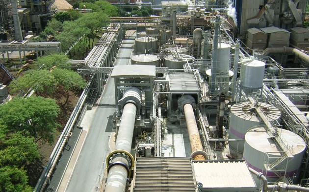 Conveyors for causticizing and lime kilns