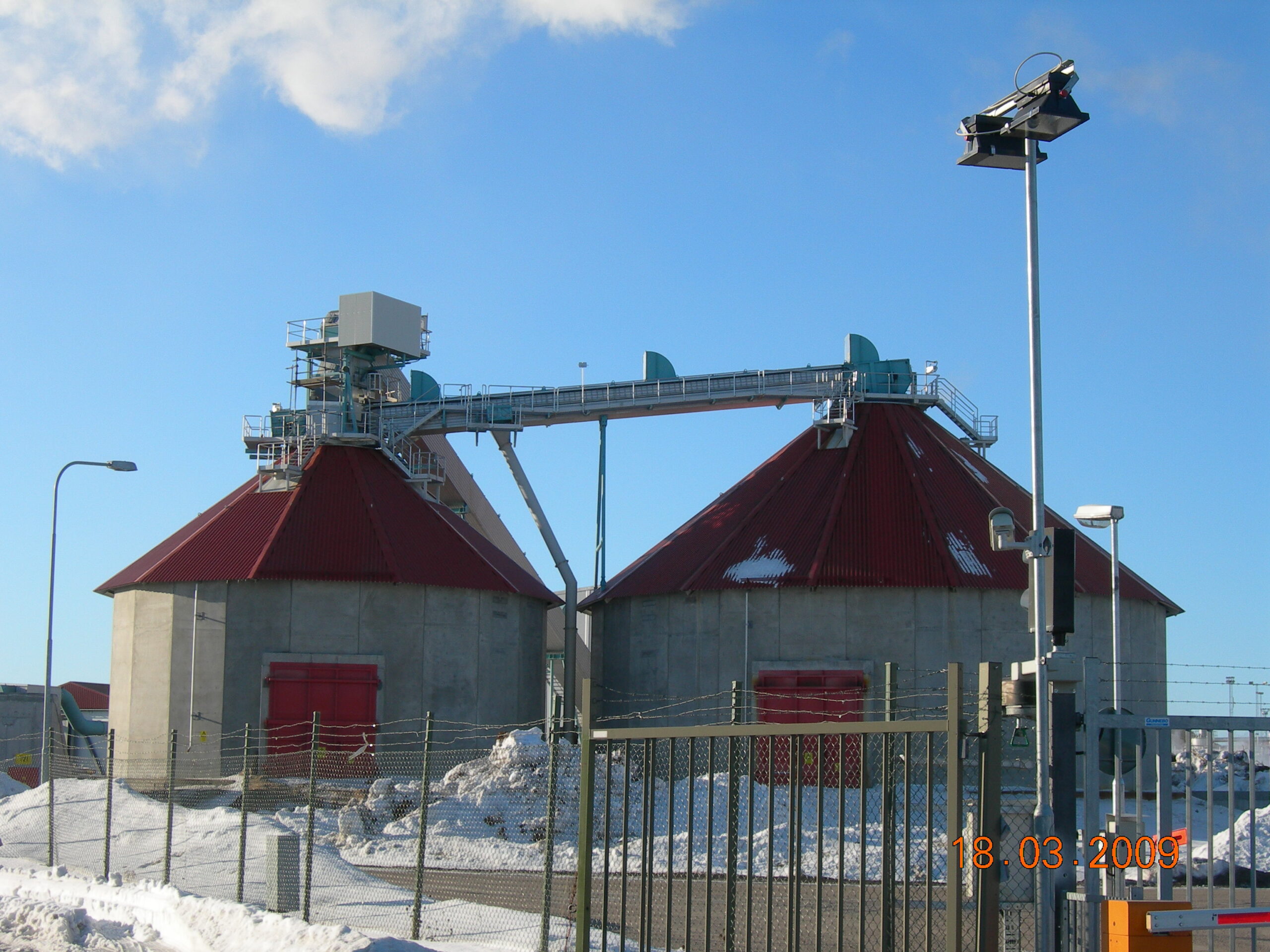 Solid biomass storage and reclaiming equipment