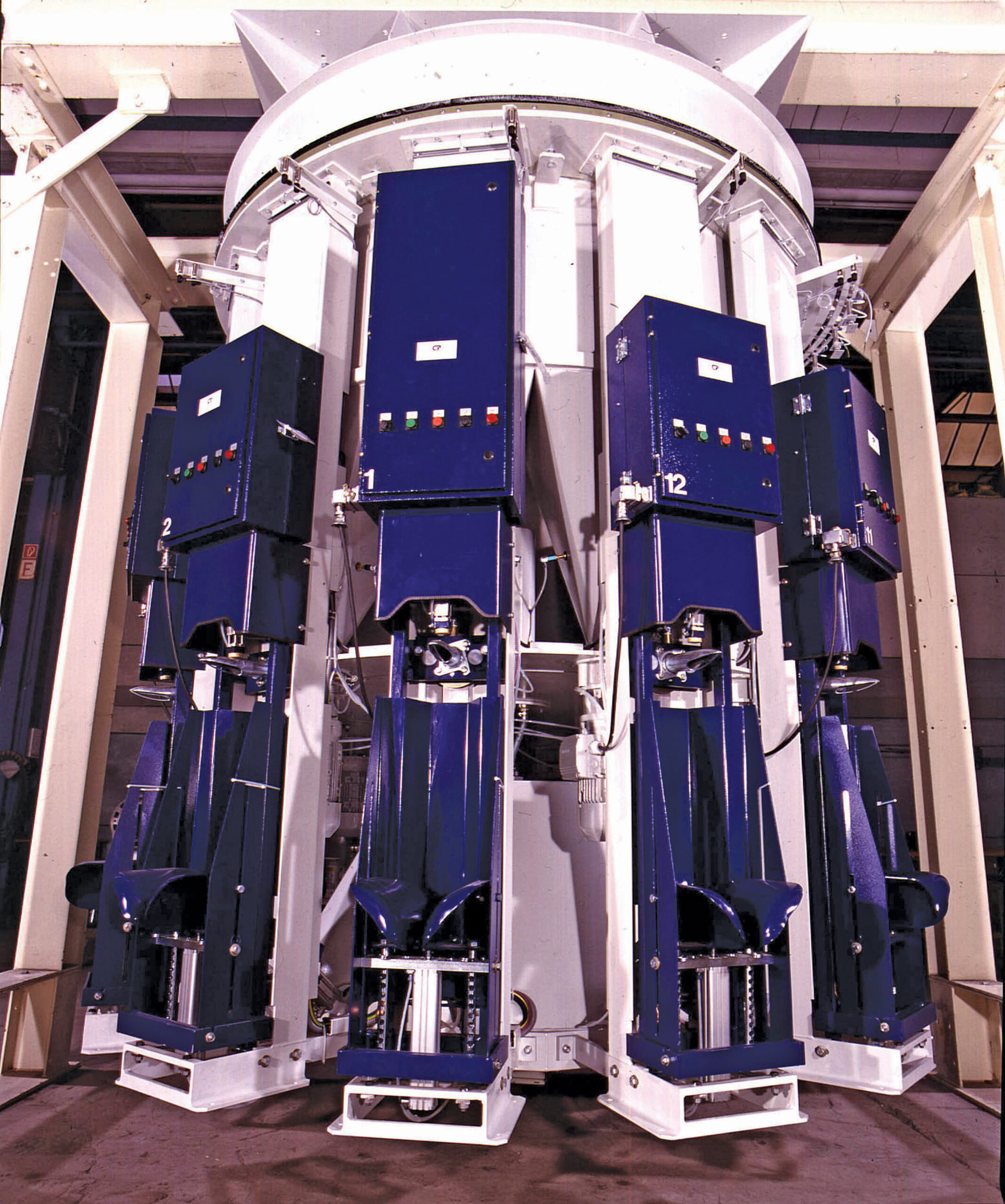 Rotační pěchovač cementu